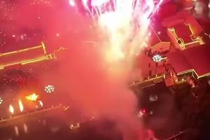 去年我的羽绒服就被烧了很多小洞洞