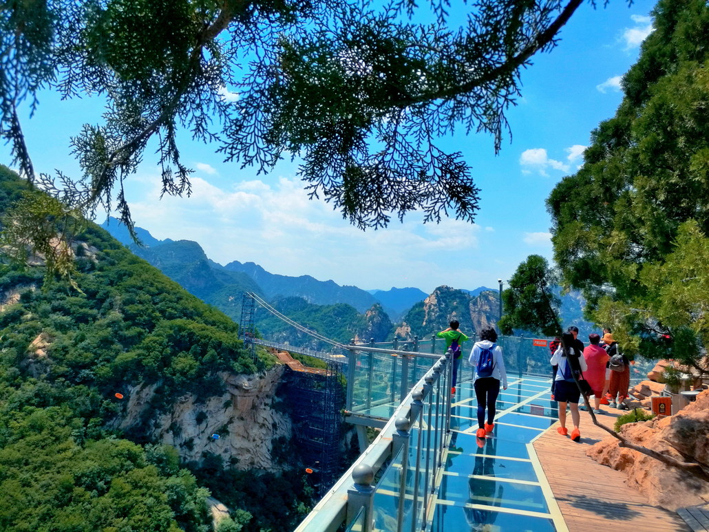 【清凉谷】玻璃天桥 水晶长城 玻璃栈道 高山滑水 滑索飞度 激流勇进