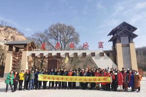 2月13日（周日）：黑老锅冰窟+女足精神奖+弯镰沟冰瀑   一日游  98元