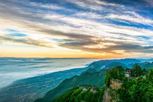 4月1日—2日：甘肃鸡峰山+陇南西峡颂  2日游  188元