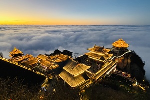 4月17日—19日： 老君山+鸡冠洞+天河大峡谷+老界岭+户外礼物 3日游 380元