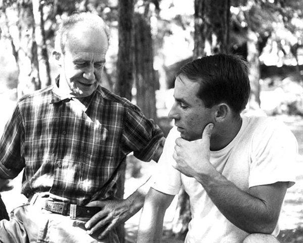 攀登先驱John Salethe和Yvon Chouinard in Camp 4, 1964. Photo Tom Frost