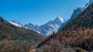 稻城亚丁-无底湖徒步活动