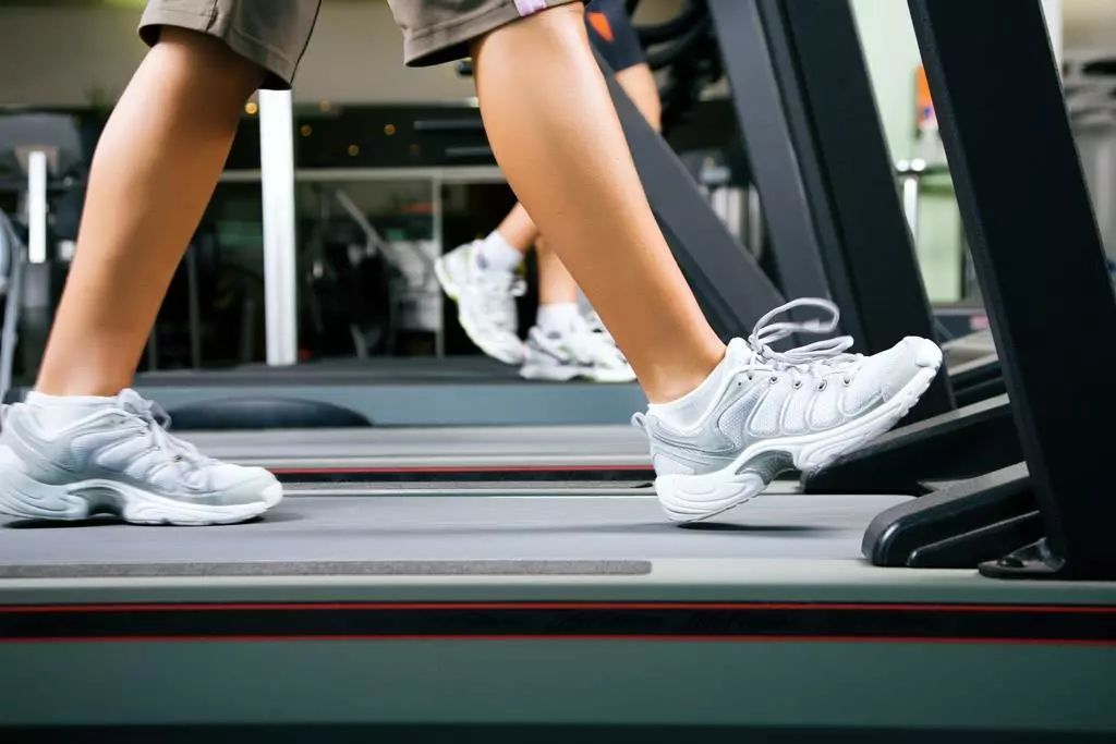 在跑步机上行走能有效改善老年痴呆症患者的身体机能 陪你跑 run