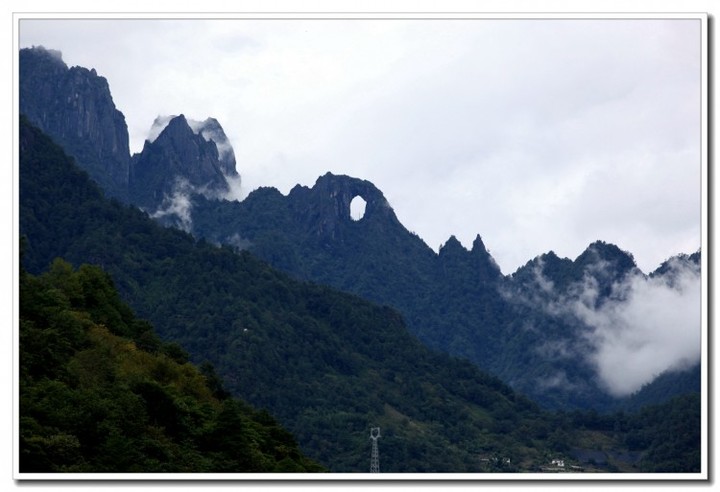 石月亮.JPG 石月亮.JPG