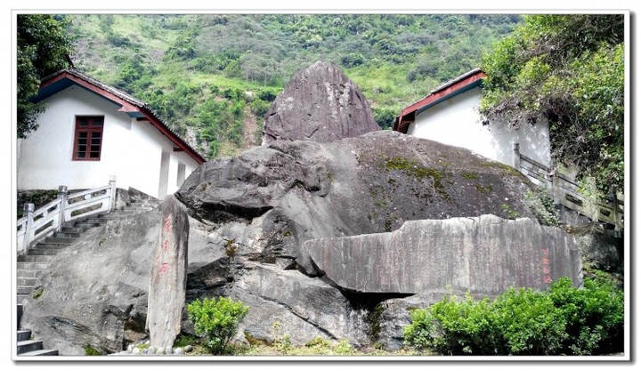 2飞来石.jpg 2飞来石.jpg