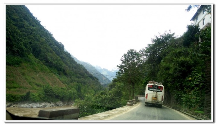 怒江客运车 (2).jpg 怒江客运车 (2).jpg