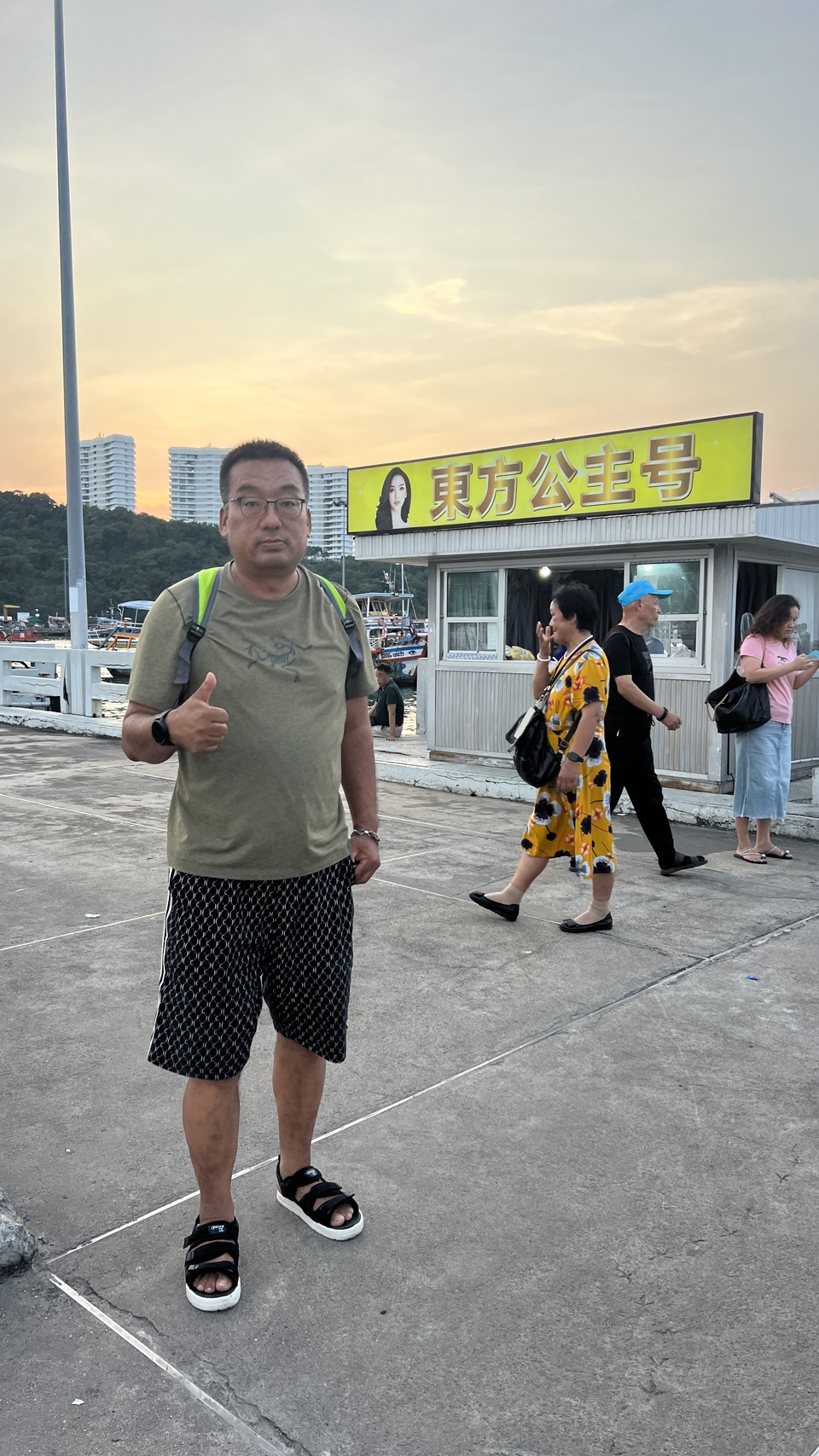 东方公主看人妖，芭提雅步行街 (2)