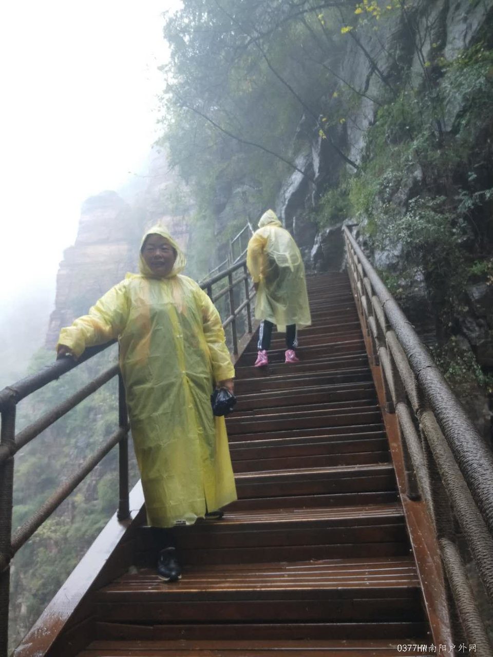 Brfemqbc_mZiTxezfcJz0B_nwk9sDFtY7GETP-WZu8-bVYz_sts-b31cjdsEUez3