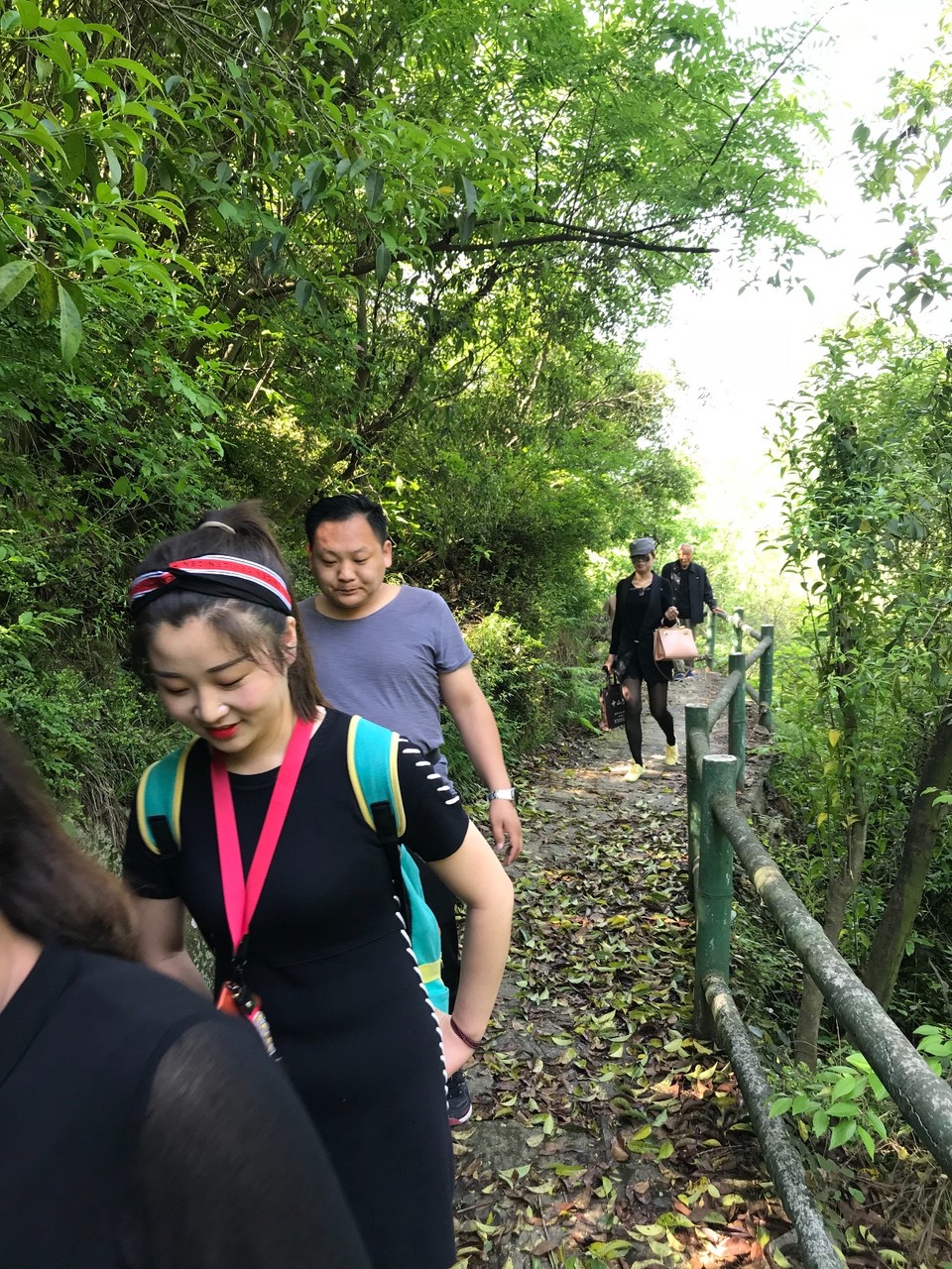 6A5C0A5D-18BF-443B-81FE-38E650204970