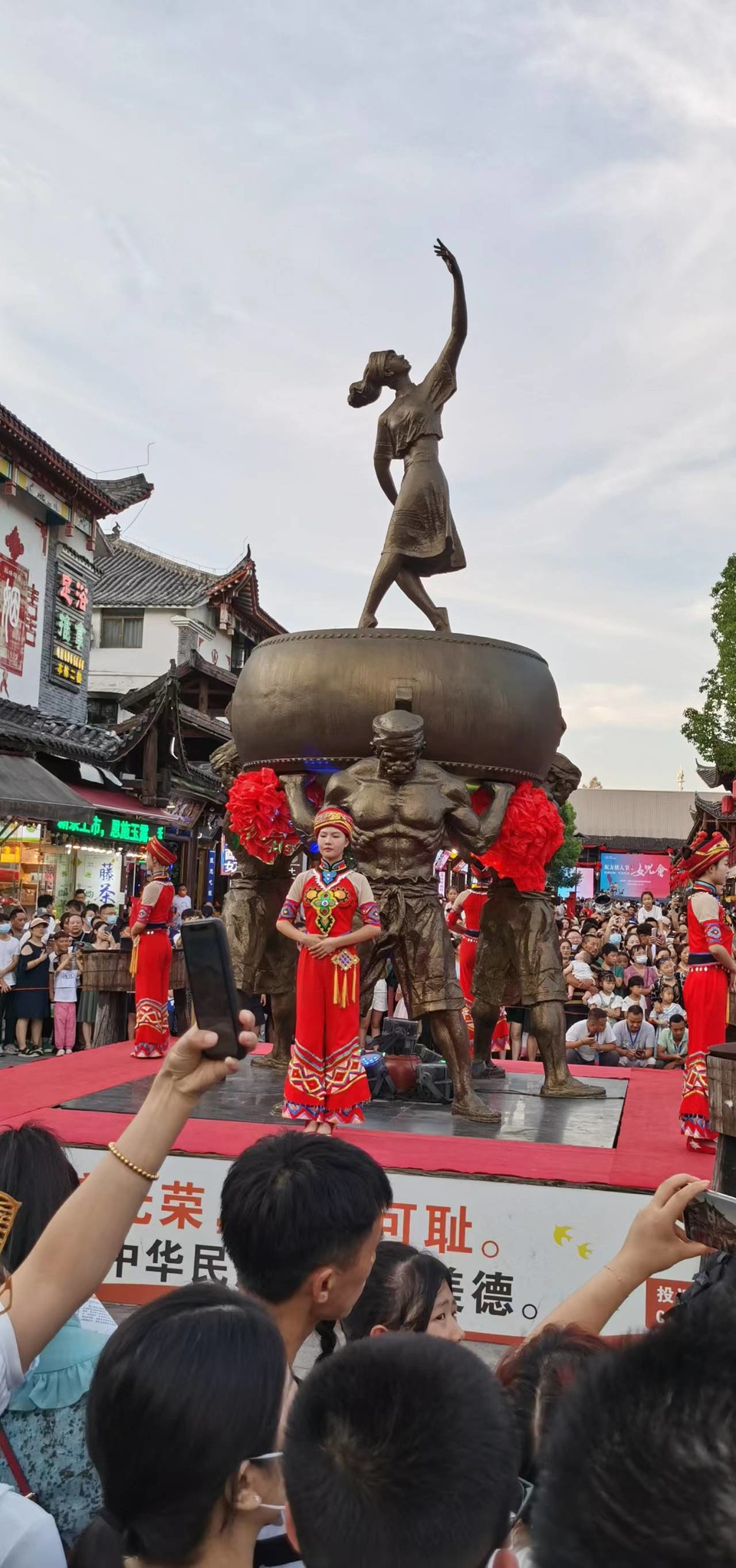 qxFHYlx9s5U9ma99L_2VGWOX_JcMQnFDUXFW_bAvEue8mRXO_CpzcRnBLFmtGCE6