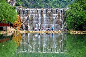 【周日一天】特价免门票：湖北九龙瀑1天往返，超级瀑布群，包含悬崖小火车，竹筏往返，价格超美丽