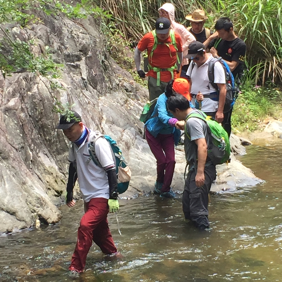 903F0860-1B6D-48AF-8BB0-028ED1D1A3EA