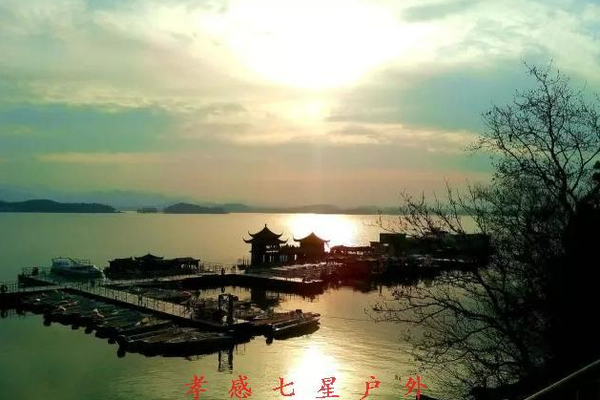 【国庆休闲C线】10.2/4/6号三河古镇、万佛湖、皖西大裂谷1晚2日游