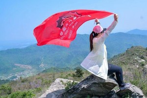 【五一户外徒步】5月3号双峰山黑瞎沟大峡谷攀爬，穿越丛林一日户外行