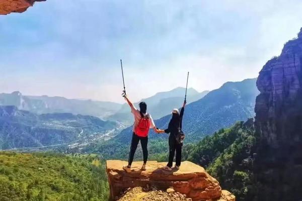 五一穿越南太行十大徒步线路双山穿越（兵步站--五连洞--上腊江村--千年石屋--罗姐寨--蚂蚁山--郭亮穿越）