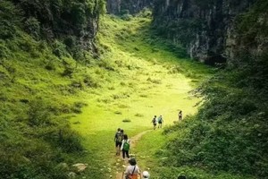 【中秋假期——恩施集合】9.14—17号行走恩施清江古河床，登顶朝东岩千仞绝壁，大山顶原始森林徒步三日游