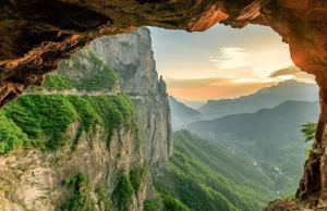 【五一|南太行徒步4日游】访崖上人家郭亮，穿昆山挂壁公路，走西崖沟无灯洞，下九连山天梯