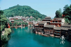 "穿越千年古寨,角逐烟雨凤凰"第二届中国·凤凰古城自行车邀请赛