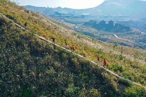 冷水江市“锡矿山红军行”徒步越野活动