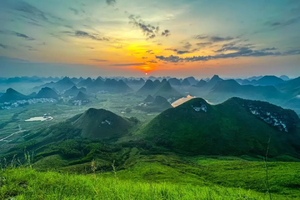 每周四出发【探秘广西】游河池三门海+九顿天窗+一条会开花的河玩水+徒步剑龙山+游德天跨国瀑布+逛南宁三街两巷4天3晚