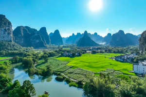 11.13号集合特惠活动:【徒步广西4/5天】徒步打卡剑龙山-浩坤湖-天坑地心穿越-赏德天跨国瀑布-游明仕田园