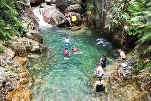 双崖溪溯溪活动视频