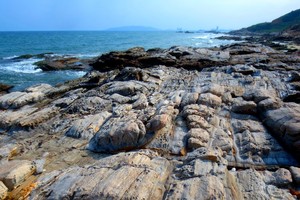 【8/9日79元】【黑排角】翻越山丘，攀礁石，漫步沙滩，穿越惠东醉美海岸线