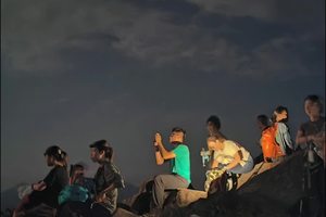 2025年09月07日六五顶月全食-红月