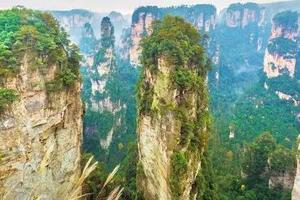 【神秘湘西，张家界高铁5日】张家界全景，探秘天门山、张家界、云天渡玻璃桥、大峡谷，千年古镇芙蓉镇，凤凰古城●小团深度纯玩