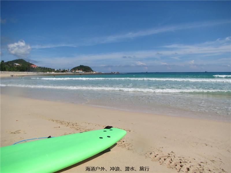 三亚比基尼美女冲浪相片