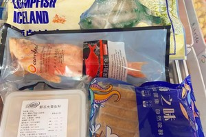 这箱有礼鱼礼盒130元  海参斑+红石斑鱼+黄花鱼鱼籽+扇贝火山石烤肠