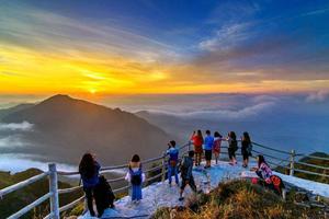 【周末活动】登广东冰雪世界金子山、高空玻璃桥+小桂林--英西峰林徒步二日游