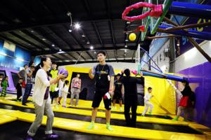 跃动蹦床公园又要搞事情！ 原价392元/套票现价只要50元/套票！抢！抢！抢！……