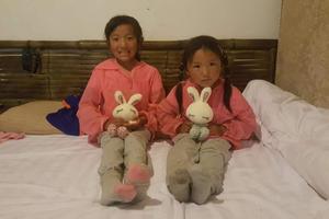 捐助川西藏区贫困儿童过冬衣服，送阳光户外保温杯哟！