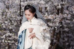 【阳光 | 鼋头渚樱花美到窒息】3月24日（周三）无锡鼋头渚樱花已盛开，素有太湖第一名胜，中华第一赏樱地之美誉