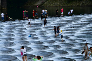周游@【网红专辑】7月20日（周六）富阳网红龙鳞水坝，富春第一漂流邀您来C