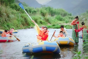 【阳光 | 奇幻漂流】8月23日诸暨藏绿古村赏百亩荷花争艳，五泄山水奇幻漂流湿身一夏