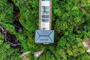 【阳光 | 磐安山里年货】 1月10日【三十而已】拍摄地：磐安水下孔，5D玻璃桥，逛乌石小镇，买山里年货一日游