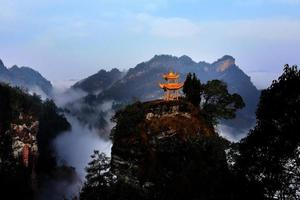 【阳光|元旦徽州行】1月2-3日安徽齐云山祈福求真，吃徽州杀猪饭，挖竹笋、体验糯米果、行摄土楼二日之旅