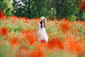 已成团【阳光五一假日│网红花海休闲】5月5日一起去郊游吧~赴一场虞美人花海浪漫之约，品枫泾古镇上海老味道