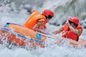 【阳光 | 落差260米五星漂流】8月15日桐庐虎啸峡漂流，感受冰火两重天的刺激，纵情华东第一探险漂流