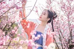 春日特价148元/人「梅花节·原乡小镇」2月28日私藏于湖州深处的超浪漫的赏梅地，288米高空玻璃桥，20+游玩项上线！