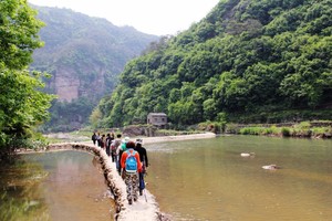 【阳光 | 丹霞行】5月12日新昌飞越千丈幽谷，寻江南欧米伽，韩妃江徙步摄影一日行