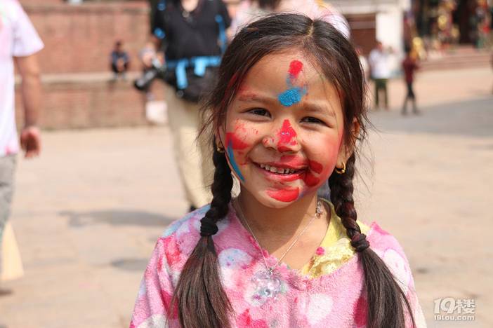 我的尼泊尔洒红节之旅，竟然那么艳爆！