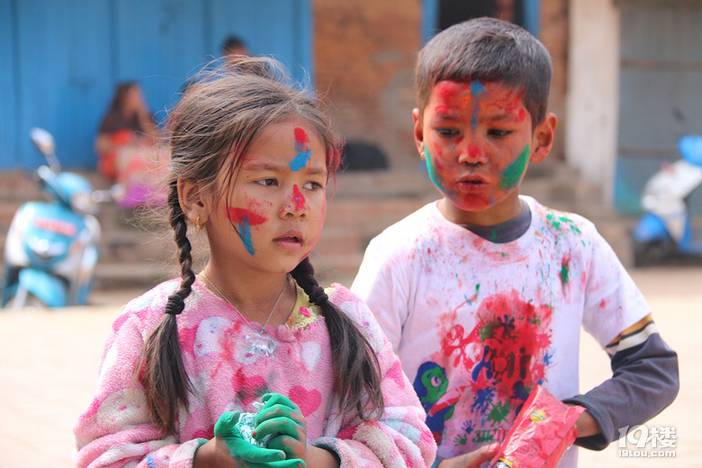 我的尼泊尔洒红节之旅，竟然那么艳爆！