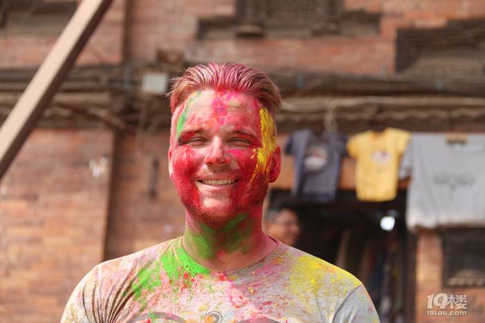 我的尼泊尔洒红节之旅，竟然那么艳爆！