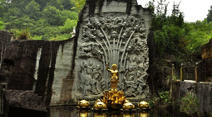 新昌穿岩十九峰新昌大佛寺