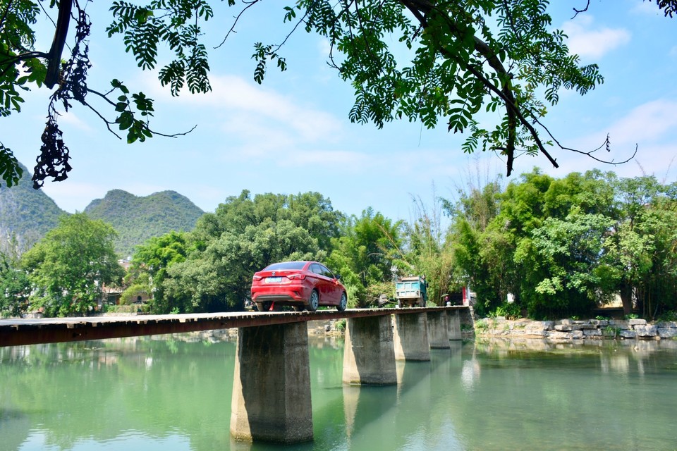 B953D404-67F2-41DF-95CD-823FB097A75F