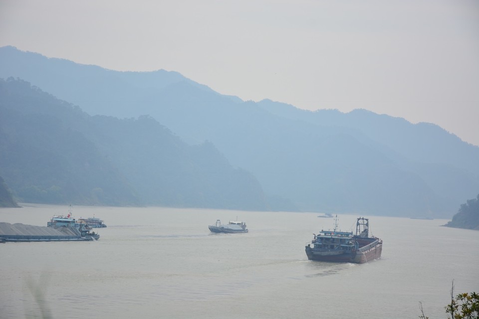 75D2D324-5E7B-40E8-89BF-8DEE3C04AFBB